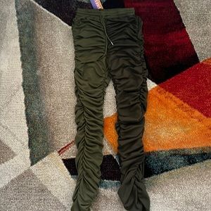 Two tone drawstring waist ruched stacked sweatpants…two toned army green